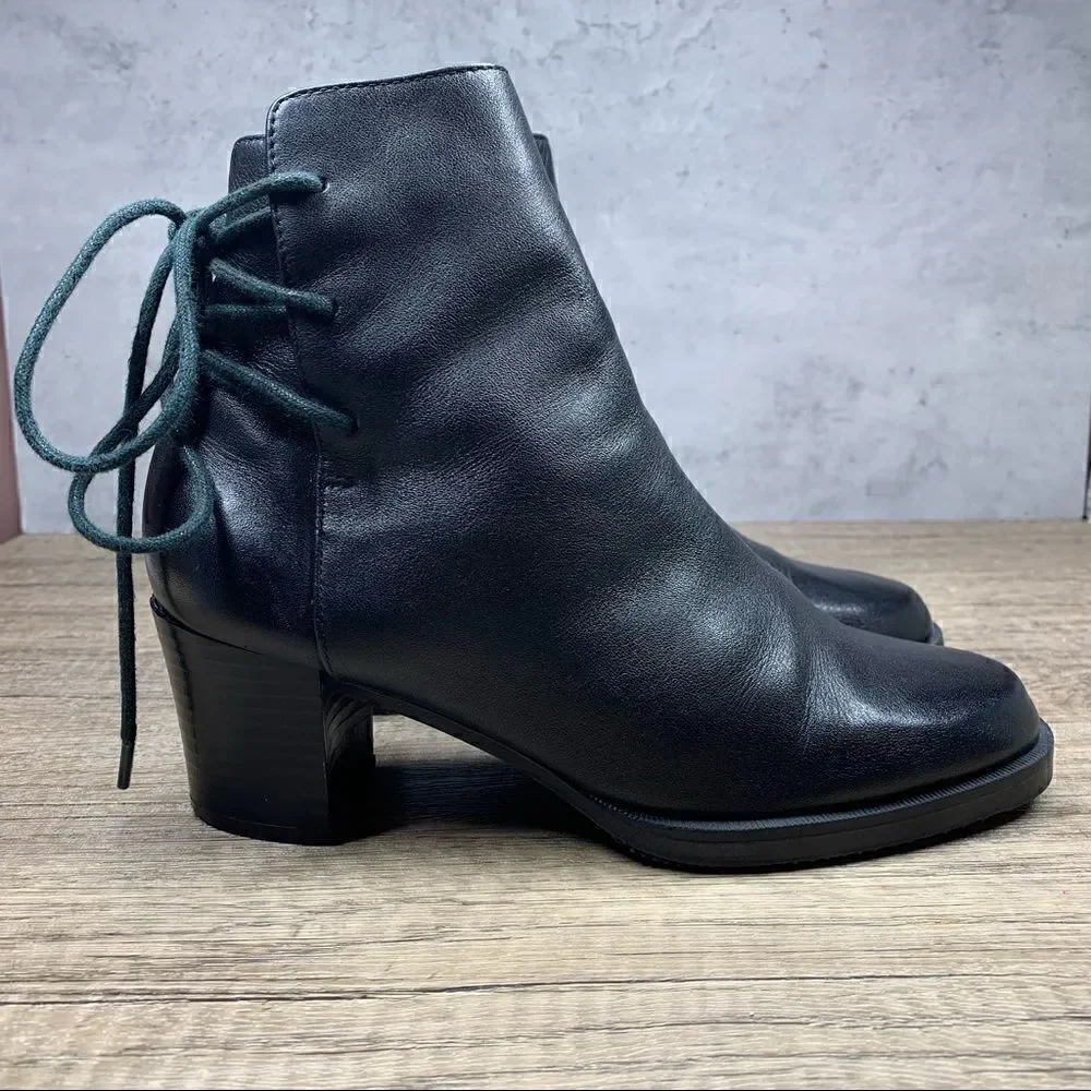 ‎Apostrophe Black Leather Ankle Bootie~Size 6M